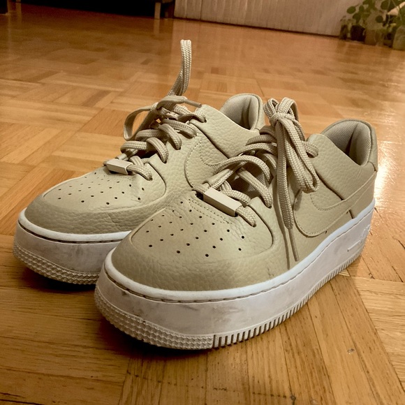 Nike Air Force - Picture 2 of 2